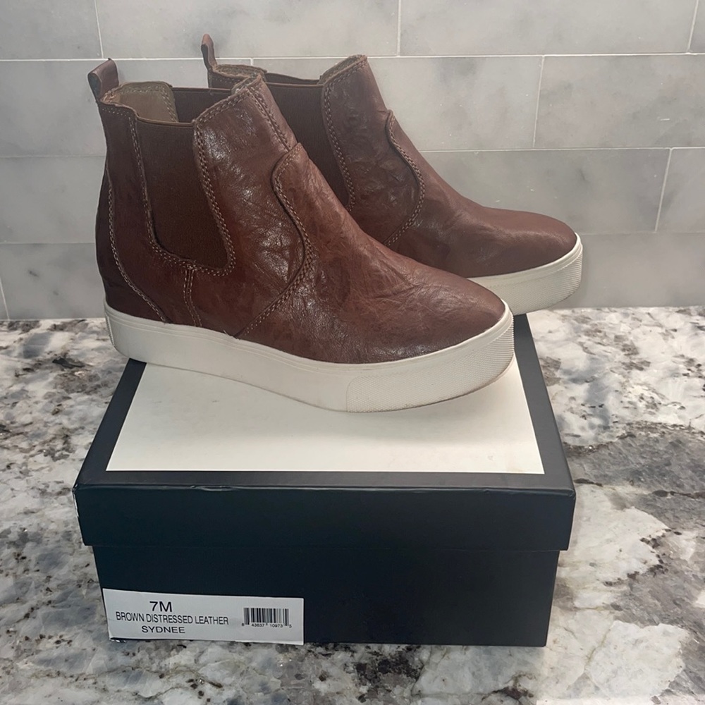 J/slides Sydnee Gently worn